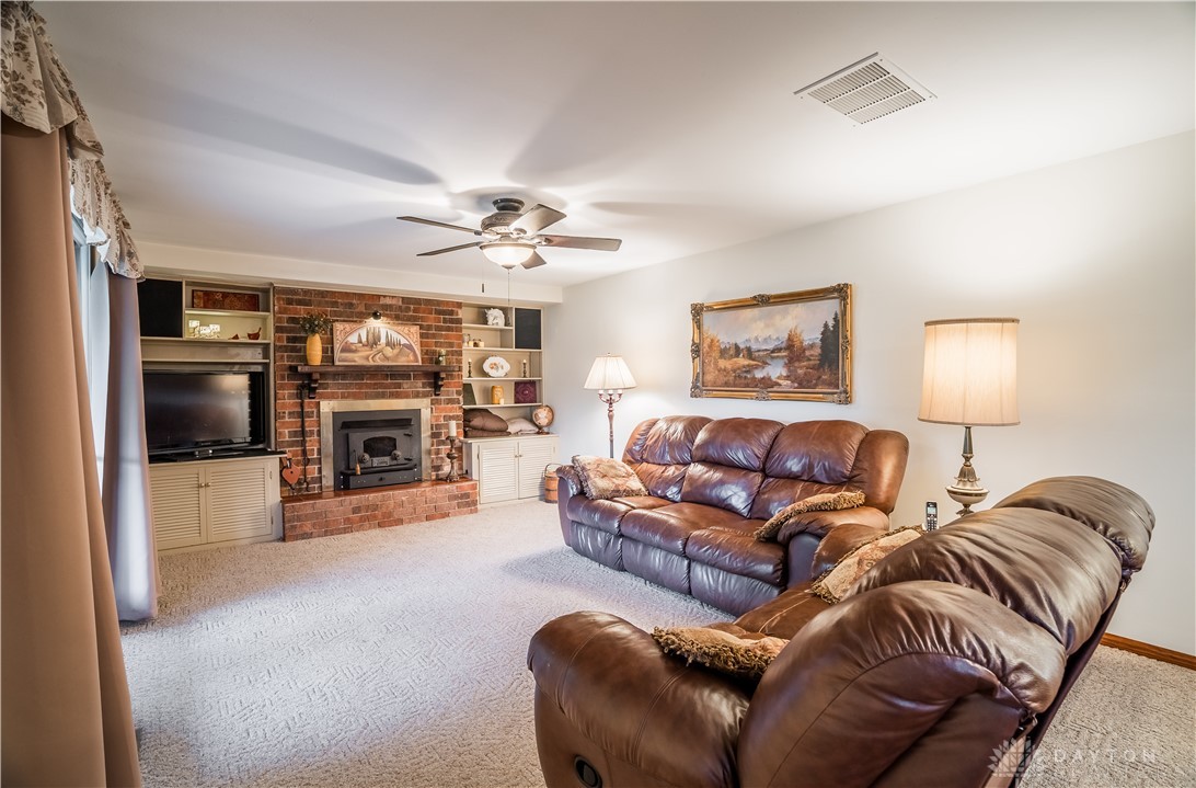 1021 Heathwood Drive, Englewood, Ohio image 9