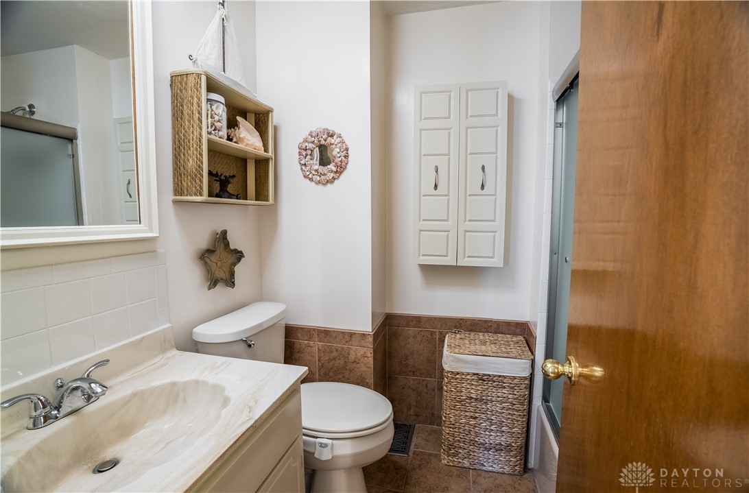 1021 Heathwood Drive, Englewood, Ohio image 14