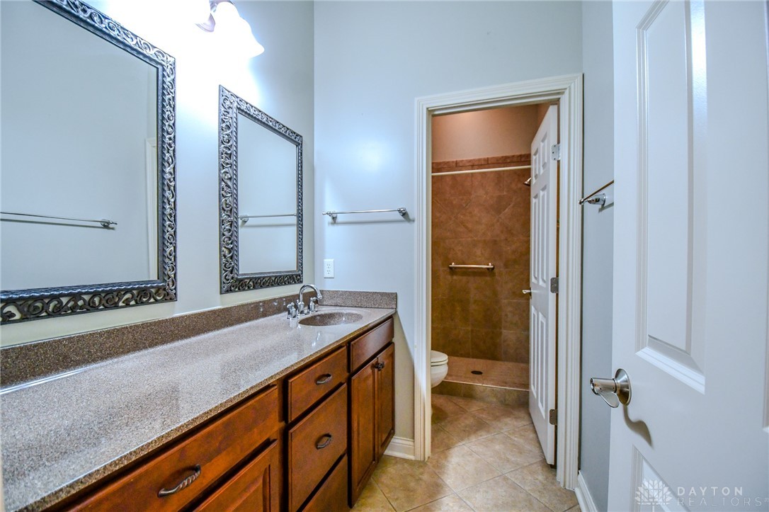 445 Clearsprings Drive, Springboro, Ohio image 30