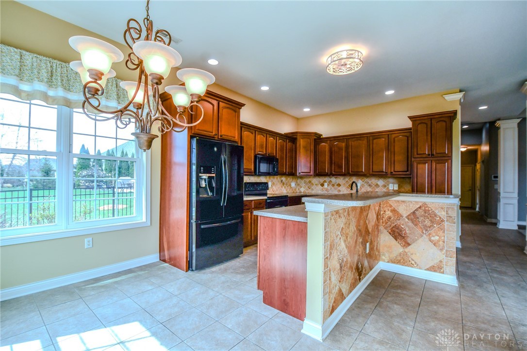 445 Clearsprings Drive, Springboro, Ohio image 17