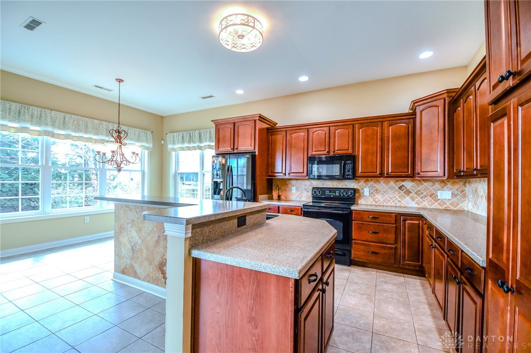 445 Clearsprings Drive, Springboro, Ohio image 16