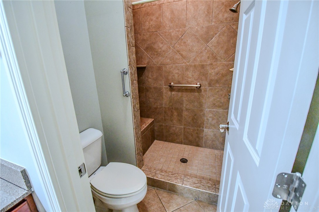445 Clearsprings Drive, Springboro, Ohio image 31