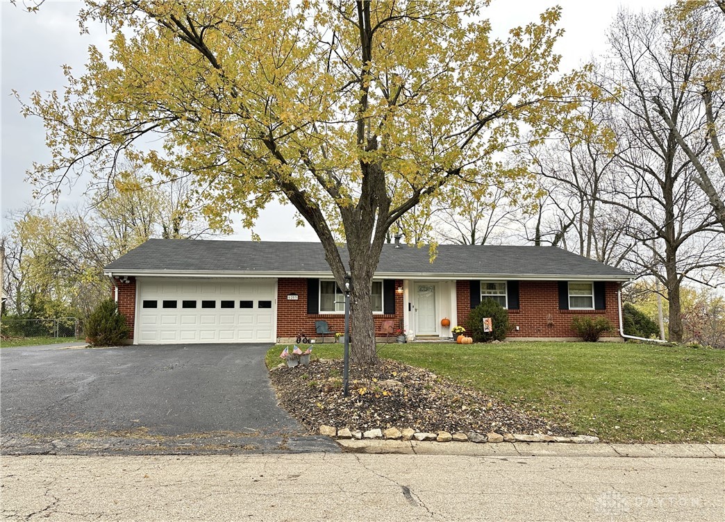 6203 Pine Cone Drive, West Carrollton, Ohio image 1