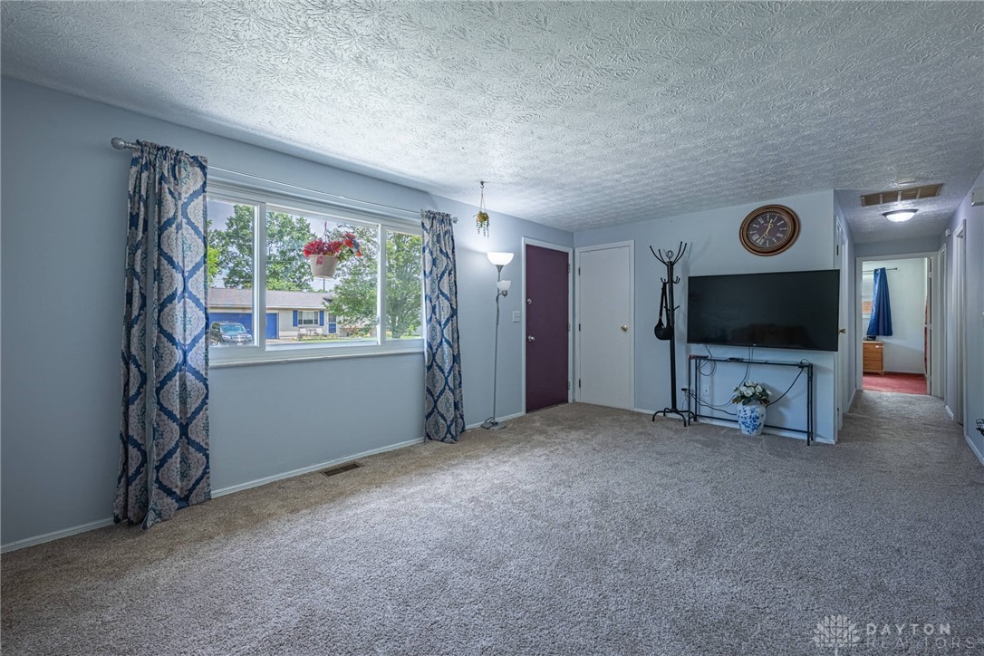 250 Grantwood Drive, Dayton, Ohio image 5