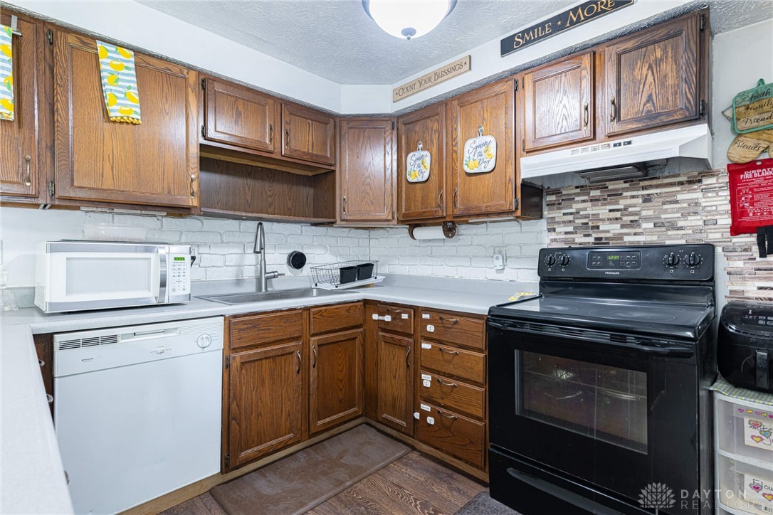 250 Grantwood Drive, Dayton, Ohio image 9