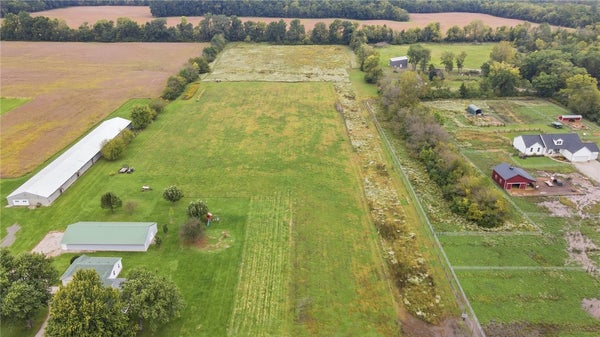 2405 E LEXINGTON RD, EATON, OH 45320 - Image c8baa1105cfc656f0fda79ac30abb687/499603931