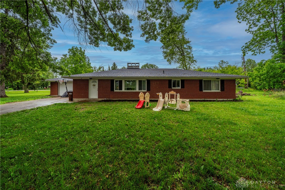 35 Vinewood Court, Clayton, Ohio image 1
