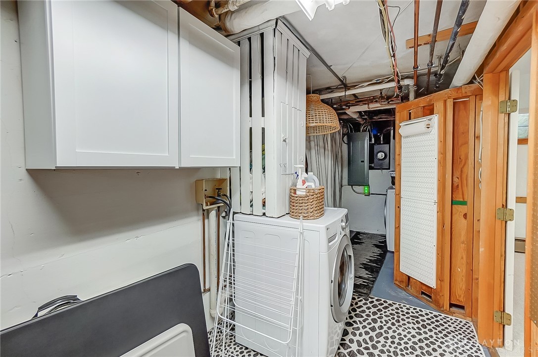 Kettering, Ohio 45429, United States, 5 Bedrooms Bedrooms, ,4 BathroomsBathrooms,Residential,Pending,105940