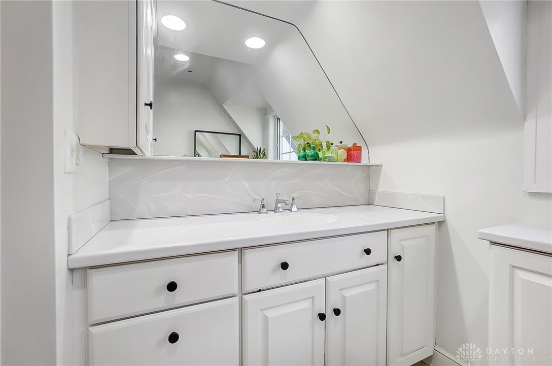 Kettering, Ohio 45429, United States, 5 Bedrooms Bedrooms, ,4 BathroomsBathrooms,Residential,Pending,105940