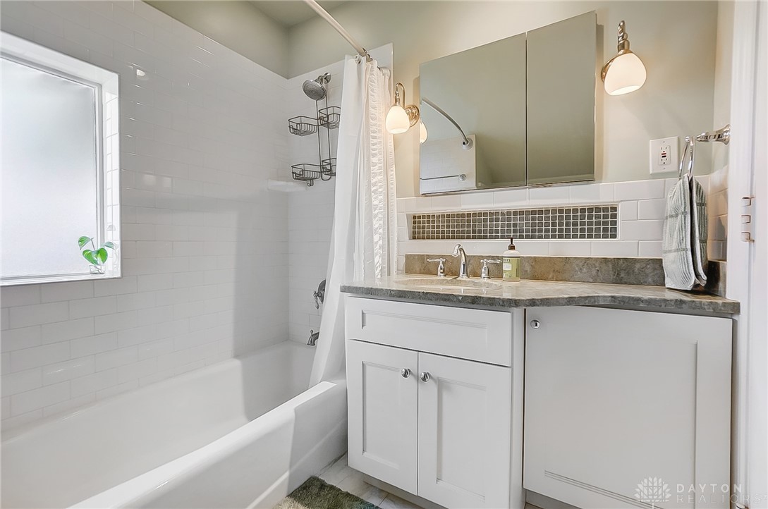 Kettering, Ohio 45429, United States, 5 Bedrooms Bedrooms, ,4 BathroomsBathrooms,Residential,Pending,105940