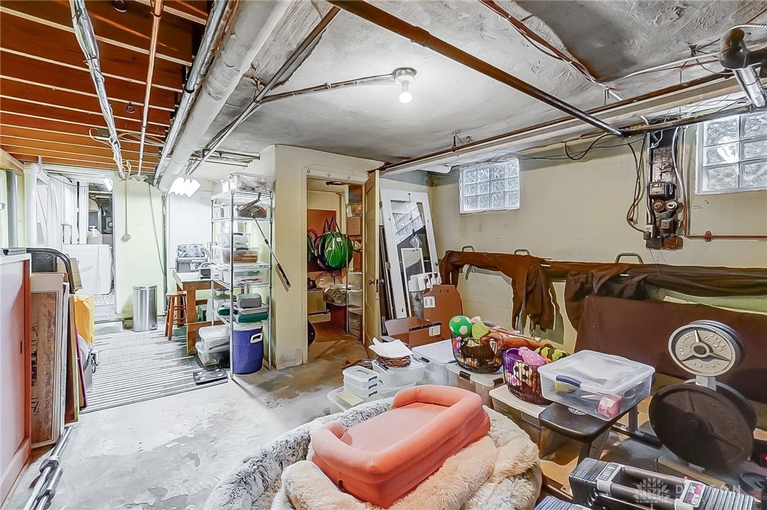 Kettering, Ohio 45429, United States, 5 Bedrooms Bedrooms, ,4 BathroomsBathrooms,Residential,Pending,105940