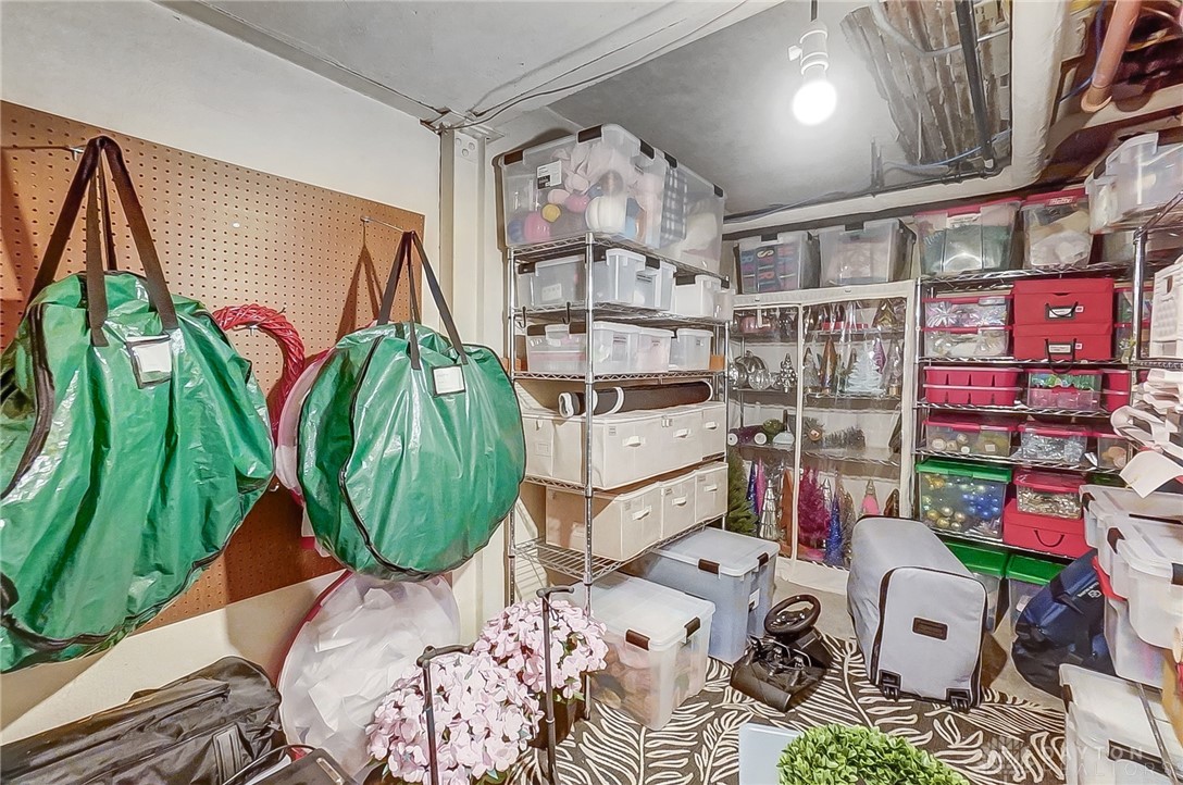 Kettering, Ohio 45429, United States, 5 Bedrooms Bedrooms, ,4 BathroomsBathrooms,Residential,Pending,105940