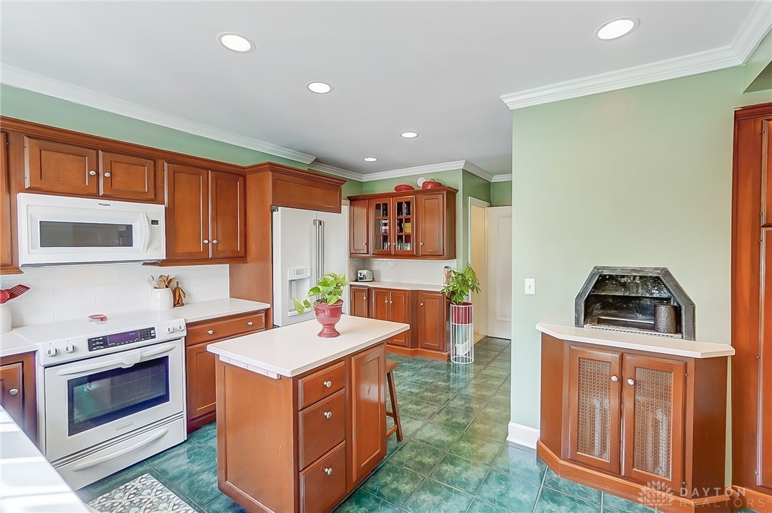 Kettering, Ohio 45429, United States, 5 Bedrooms Bedrooms, ,4 BathroomsBathrooms,Residential,Pending,105940