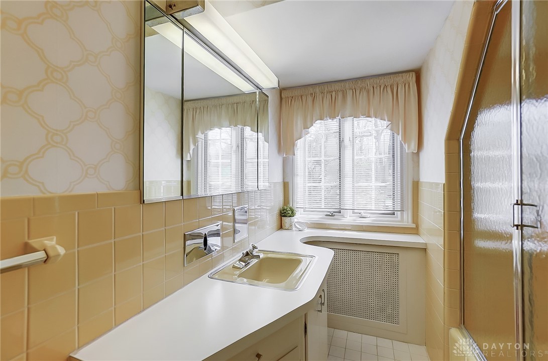 Kettering, Ohio 45429, United States, 5 Bedrooms Bedrooms, ,4 BathroomsBathrooms,Residential,Pending,105940