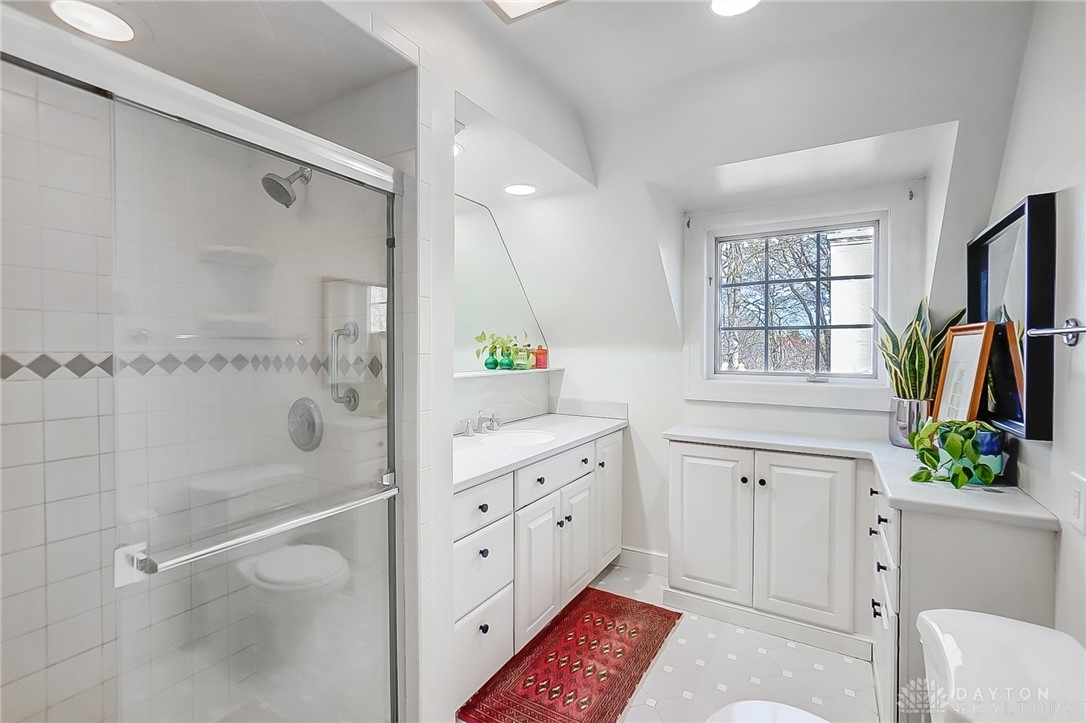 Kettering, Ohio 45429, United States, 5 Bedrooms Bedrooms, ,4 BathroomsBathrooms,Residential,Pending,105940