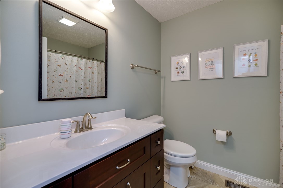 2755 Douglas Drive, Troy, Ohio image 17