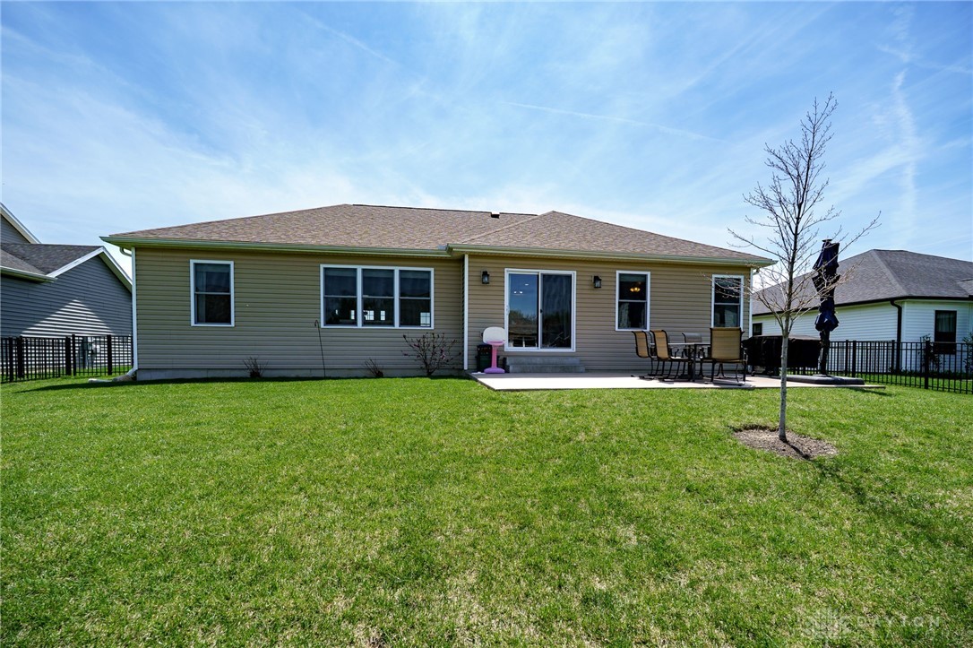 2755 Douglas Drive, Troy, Ohio image 35