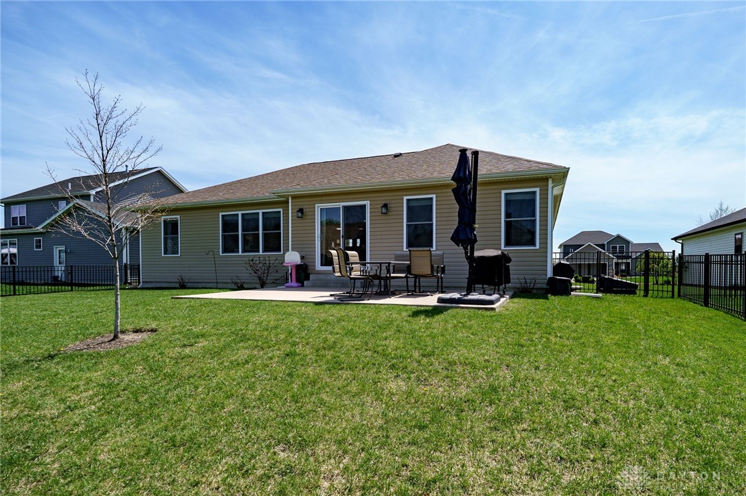 2755 Douglas Drive, Troy, Ohio image 36