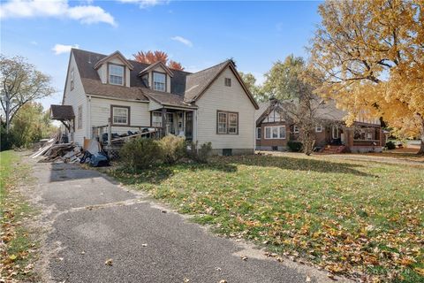 Photo of 3832 Ridge Avenue, Dayton, OH 45414 (MLS # 947859)