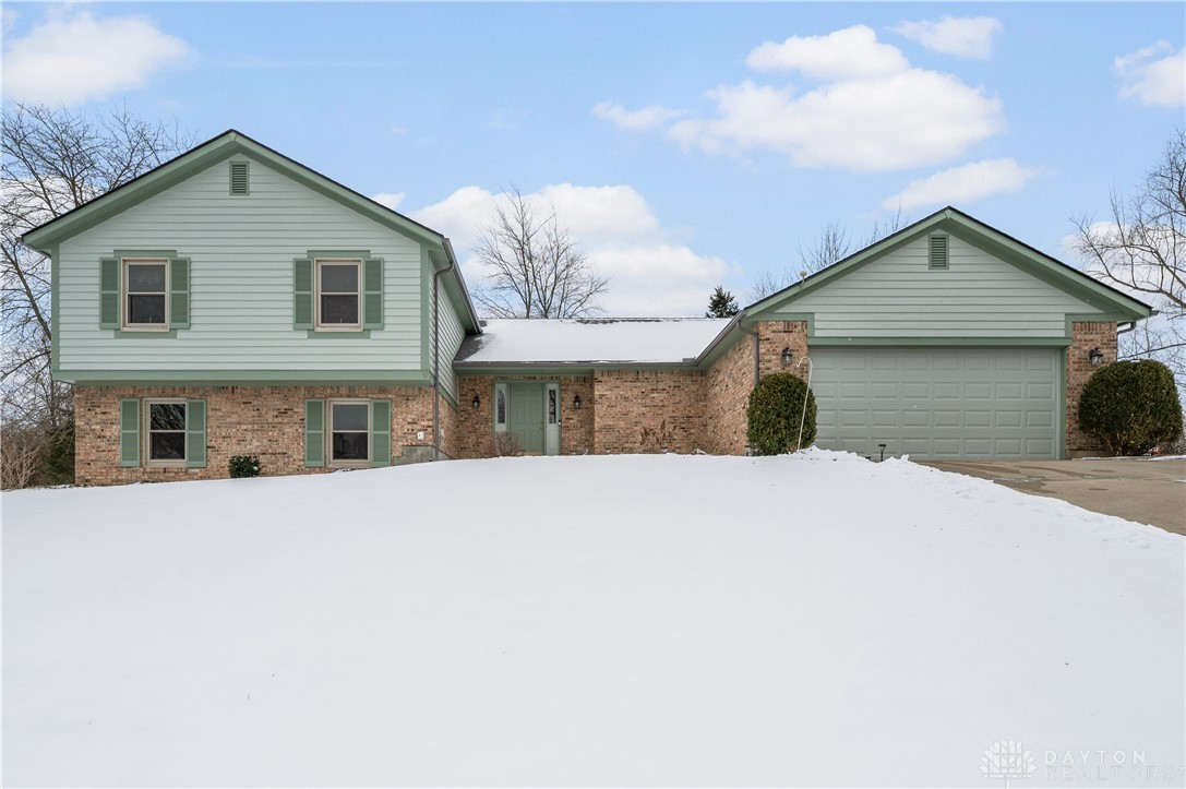 3889 Eagle Point Drive, Beavercreek, Ohio image 1
