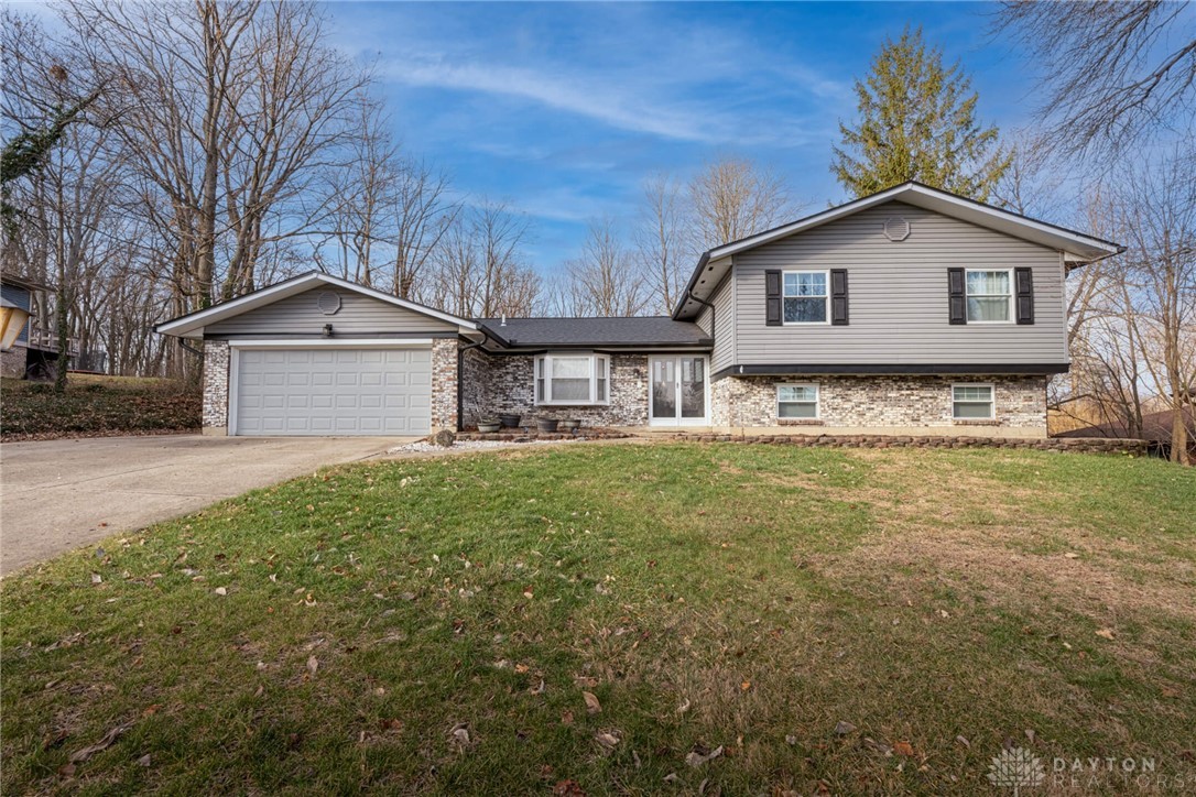 3869 Frostwood Drive, Beavercreek, Ohio image 1