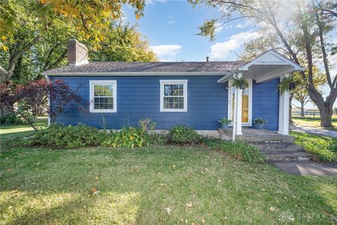 Photo of 7088 Phillipsburg Union Road, Brookville, OH 45309 (MLS # 946335) Photo of 7088 Phillipsburg Union Road, Brookville, OH 45309 (MLS # 946335)