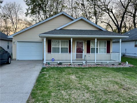 Photo of 1904 Kenway Place, Middletown, OH 45044 (MLS # 956815)