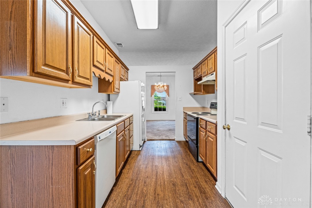 1754 Brandonhall Drive, Miamisburg, Ohio image 8