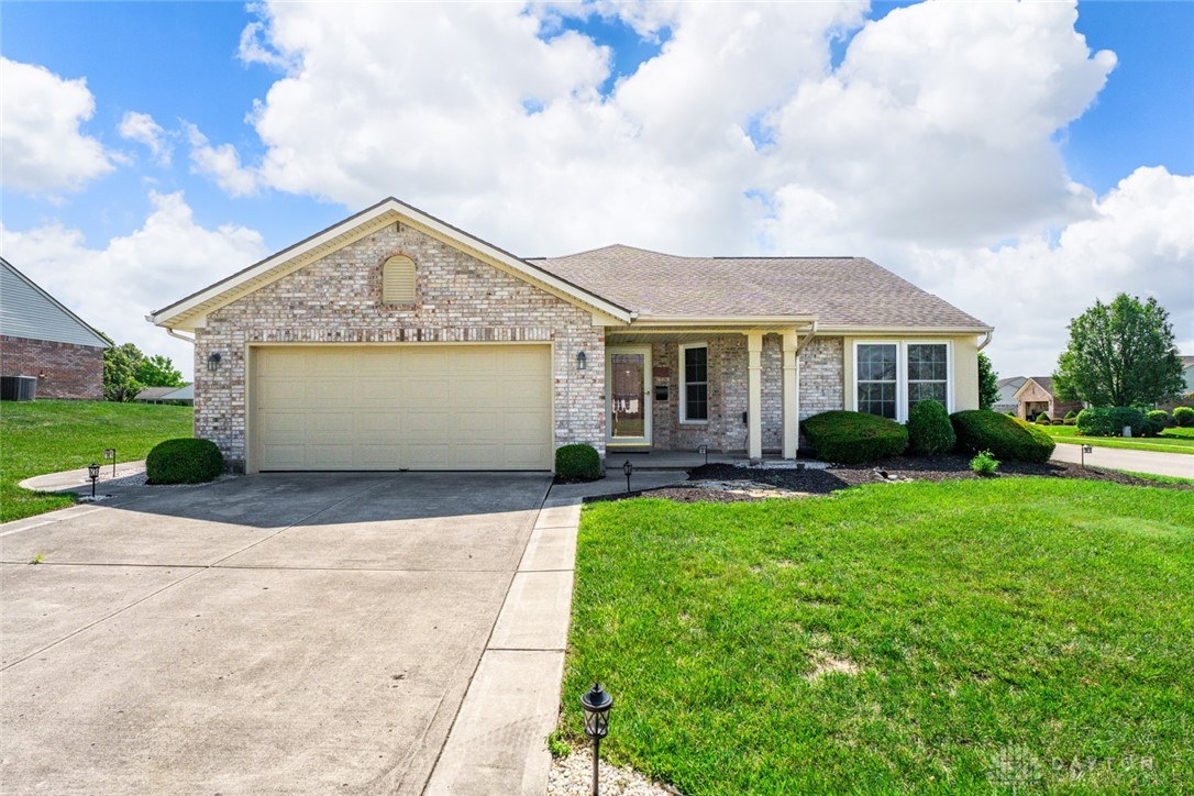 1754 Brandonhall Drive, Miamisburg, Ohio image 3