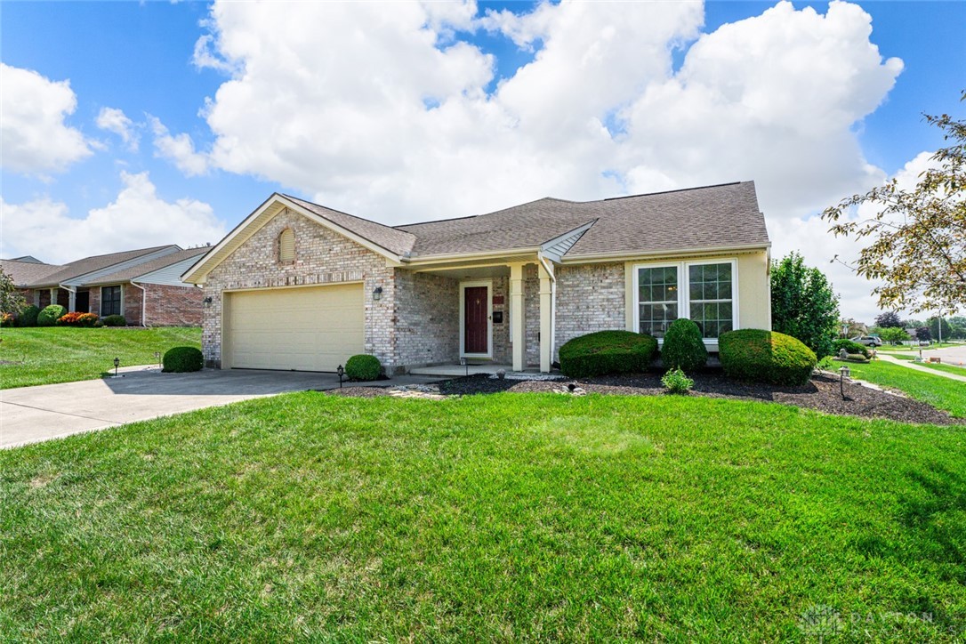 1754 Brandonhall Drive, Miamisburg, Ohio image 1