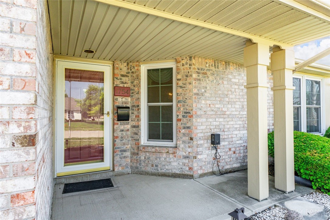 1754 Brandonhall Drive, Miamisburg, Ohio image 4