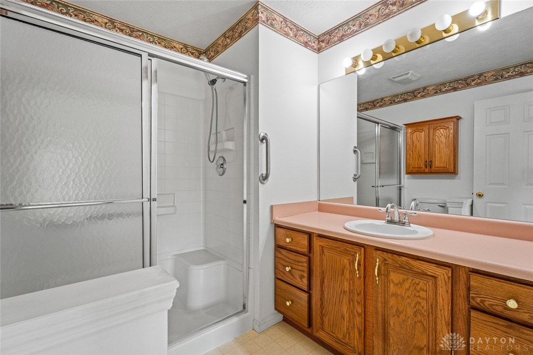 1754 Brandonhall Drive, Miamisburg, Ohio image 17