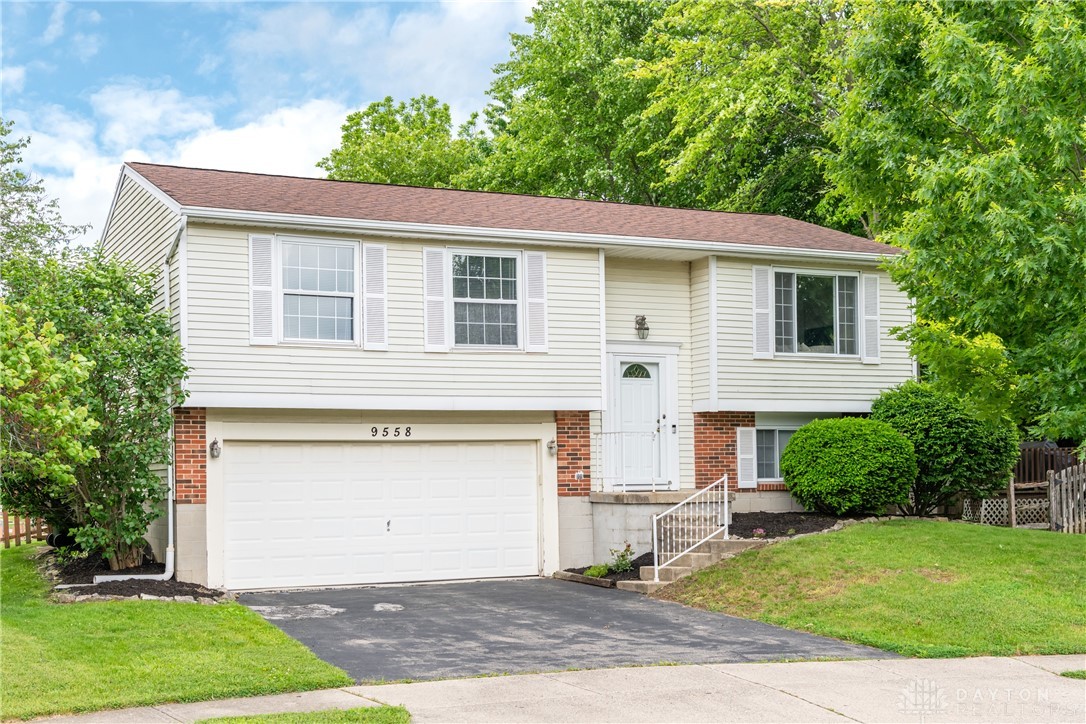 9558 Copper Creek Court, Miamisburg, Ohio image 1