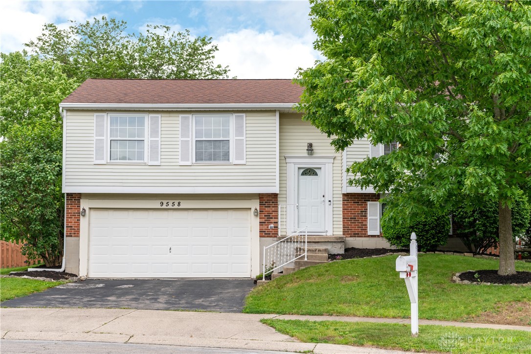 9558 Copper Creek Court, Miamisburg, Ohio image 2