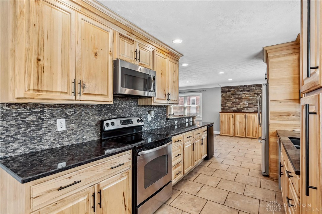 3051 Maginn Drive, Beavercreek, Ohio image 24