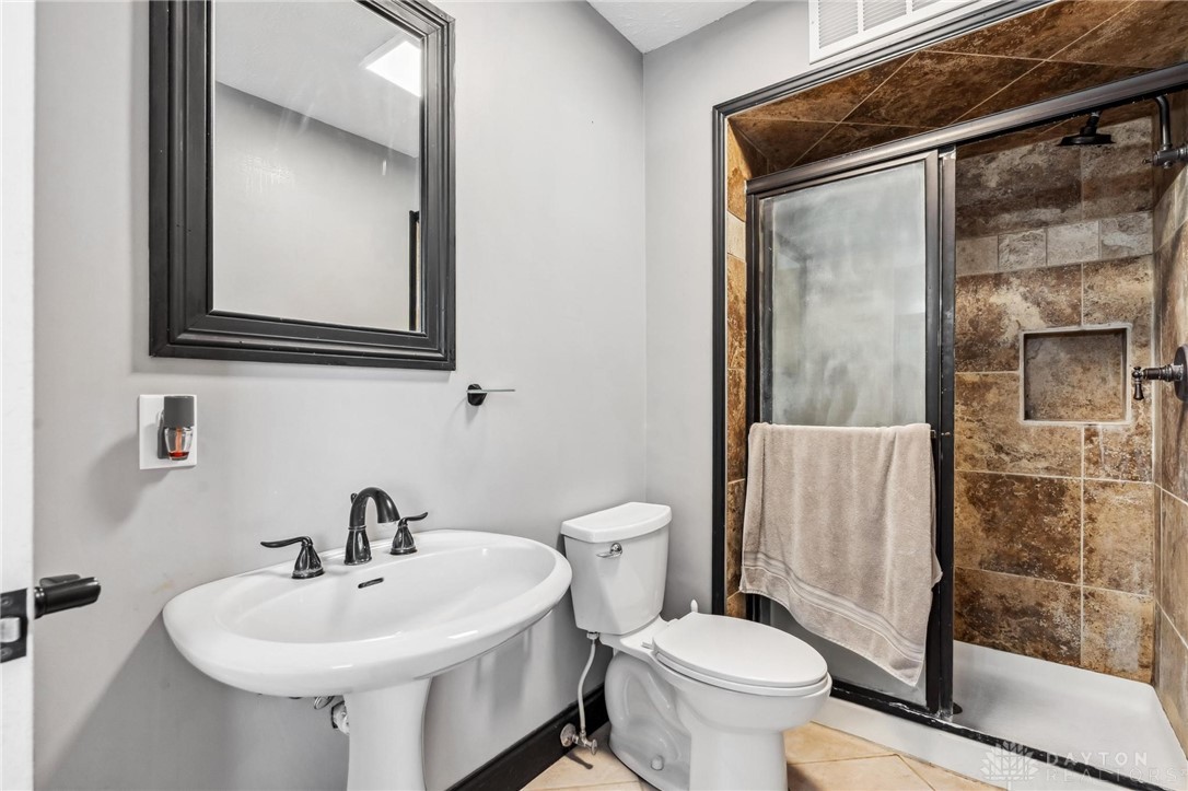 3051 Maginn Drive, Beavercreek, Ohio image 39