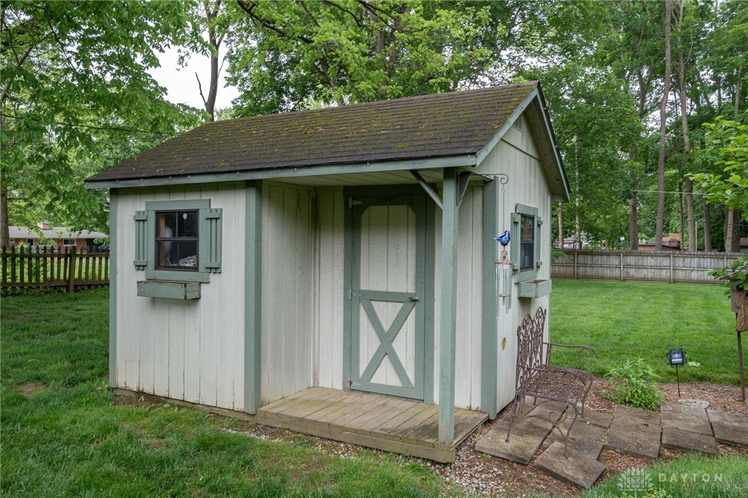 2721 Bahns Drive, Beavercreek, Ohio image 17