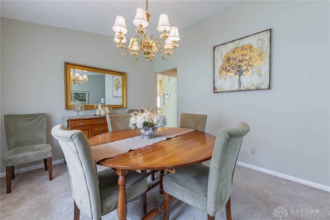 5374 Oak Bend Circle, Kettering, Ohio image 12