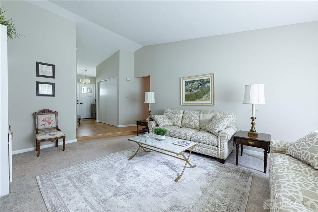 5374 Oak Bend Circle, Kettering, Ohio image 10