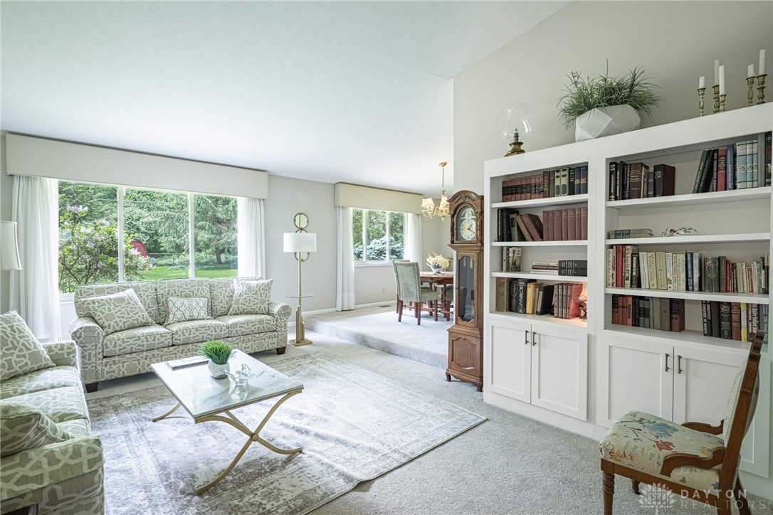 5374 Oak Bend Circle, Kettering, Ohio image 5