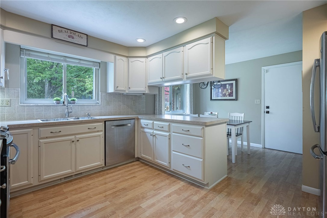 5374 Oak Bend Circle, Kettering, Ohio image 14