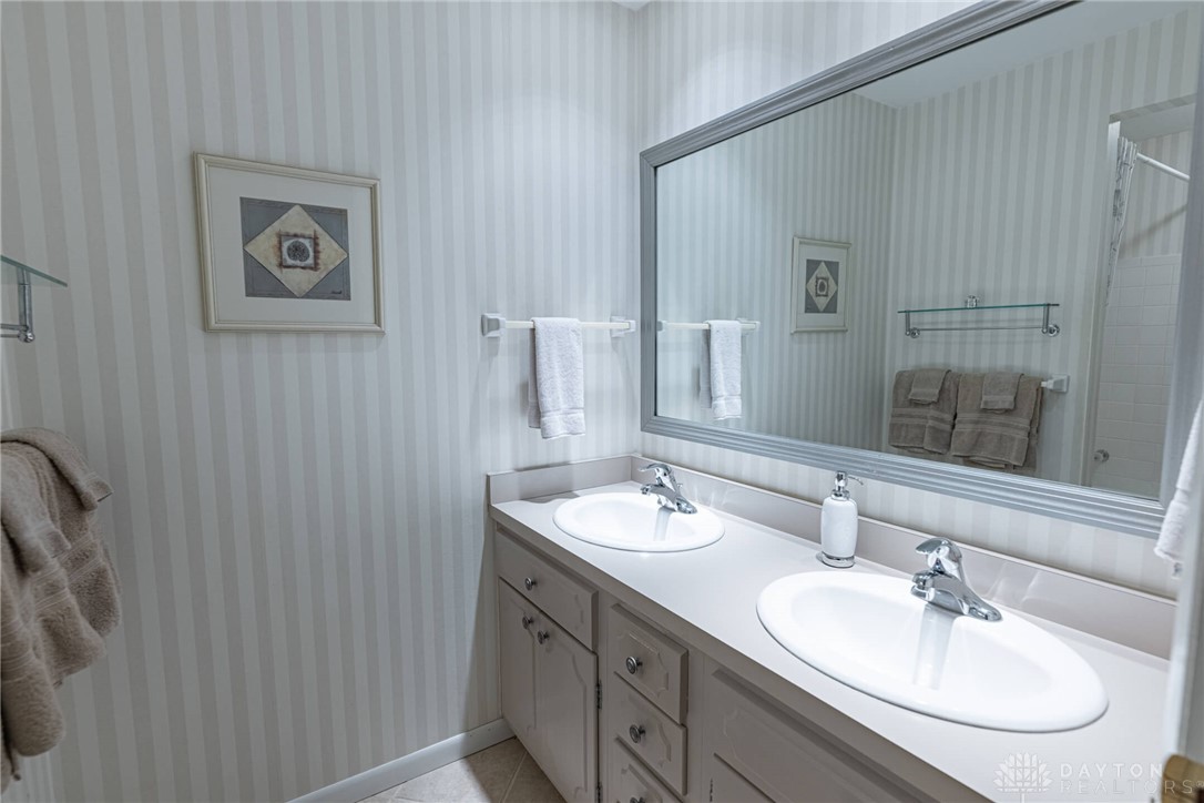 5374 Oak Bend Circle, Kettering, Ohio image 26