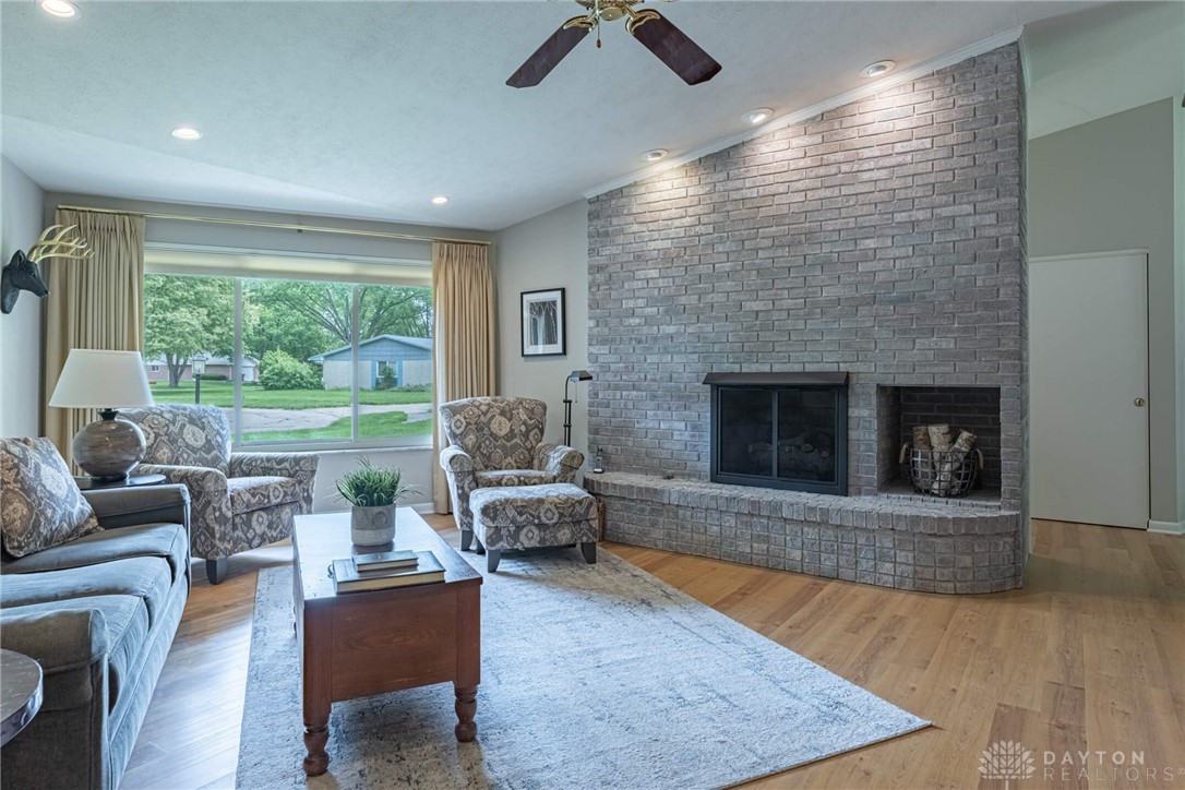 5374 Oak Bend Circle, Kettering, Ohio image 3