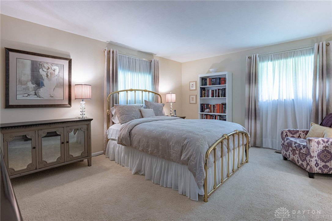 5374 Oak Bend Circle, Kettering, Ohio image 18