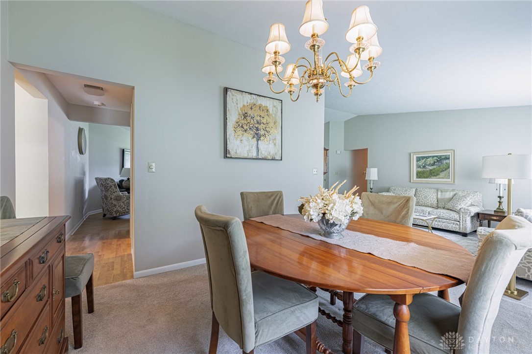 5374 Oak Bend Circle, Kettering, Ohio image 13