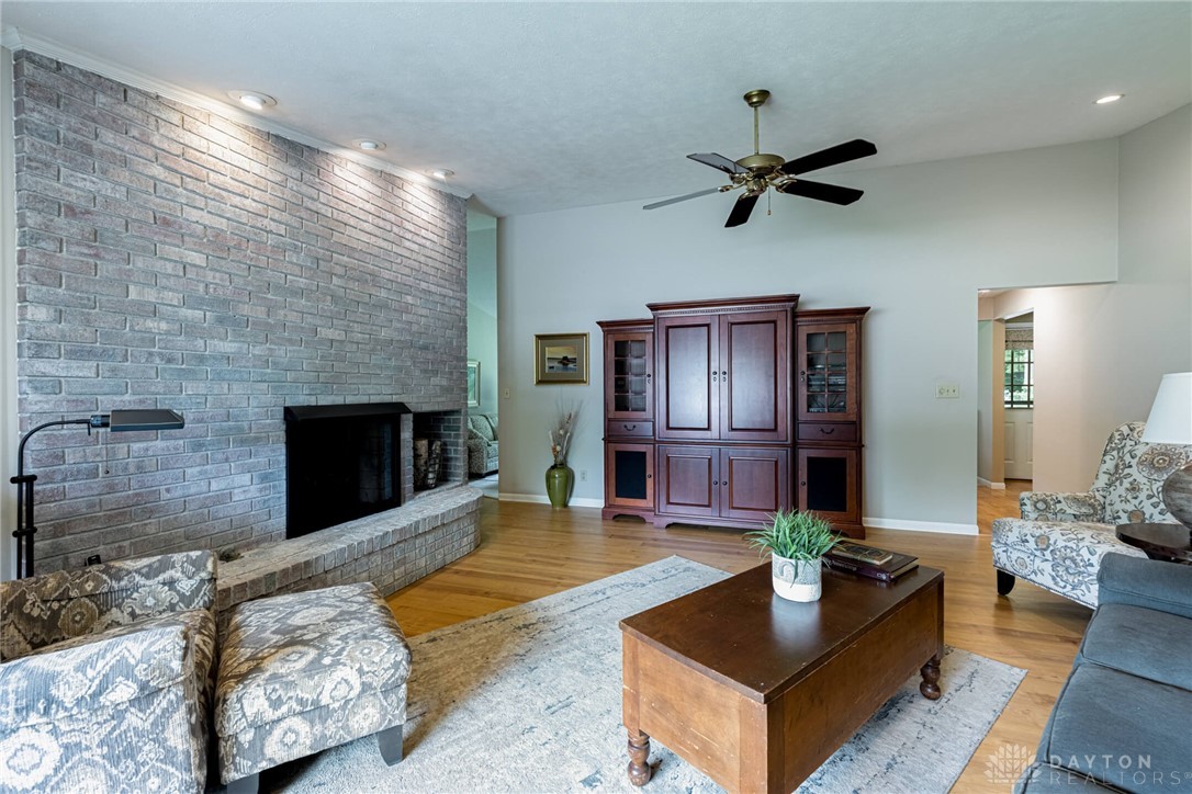 5374 Oak Bend Circle, Kettering, Ohio image 4