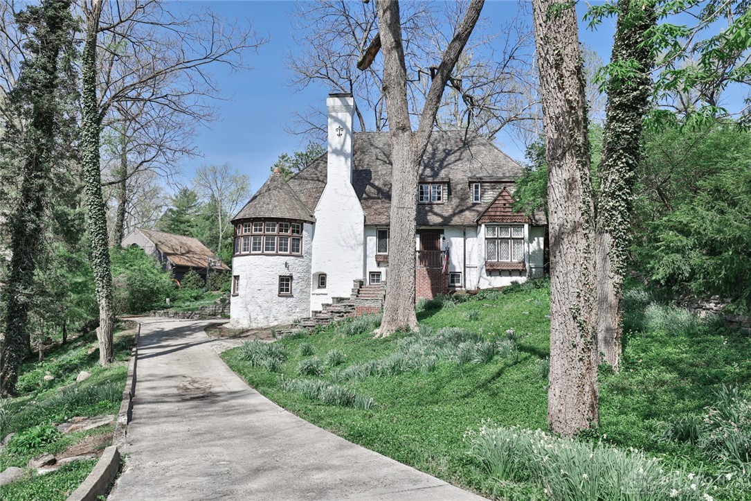 1515 Woodstock Drive, Oakwood, Ohio image 2