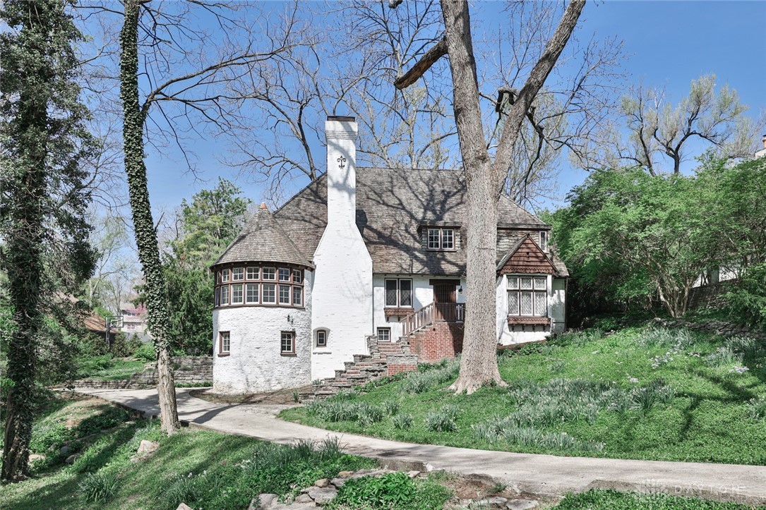 1515 Woodstock Drive, Oakwood, Ohio image 1
