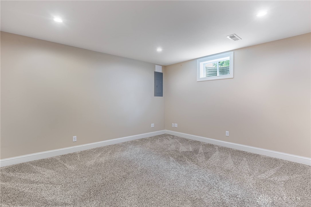 2465 Dewpoint Circle, Fairborn, Ohio image 37