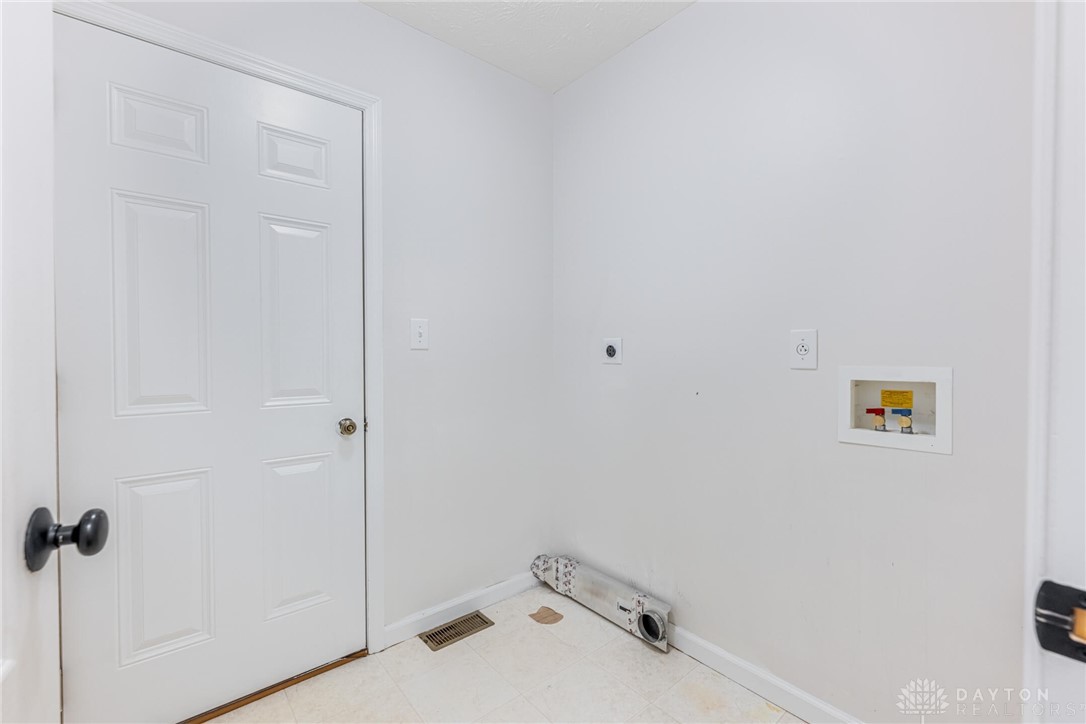 2465 Dewpoint Circle, Fairborn, Ohio image 19